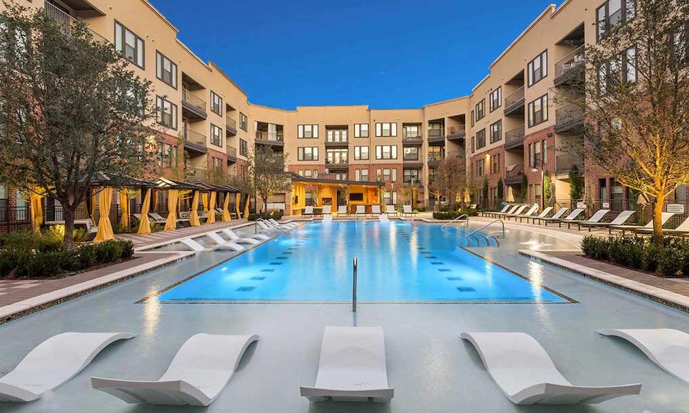 Dallas luxury apartment pool