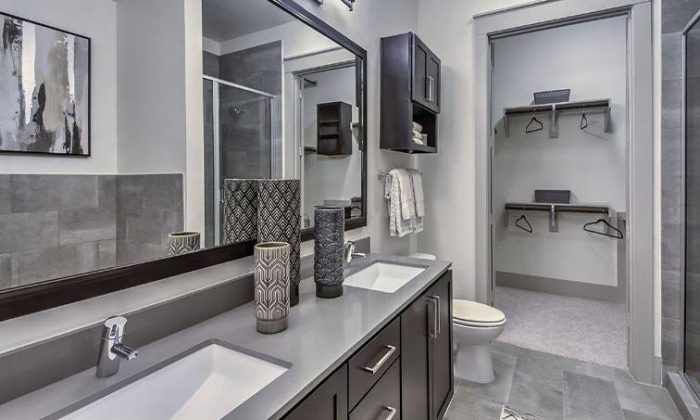 Dallas Henderson luxury apartment bathroom