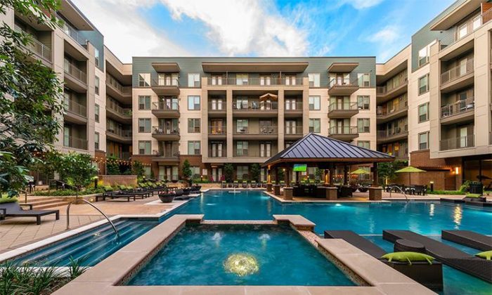 Northeast Dallas luxury apartment pool