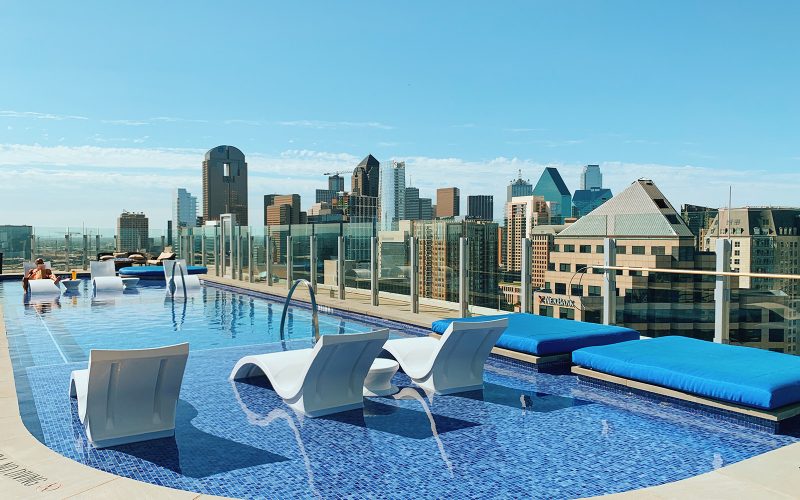 Dallas apartment rooftop pool with view of the city skyline