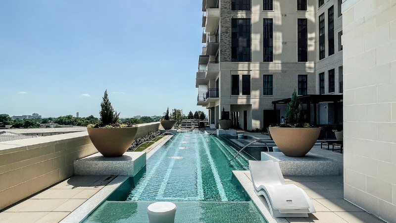 dallas luxury apartment pool