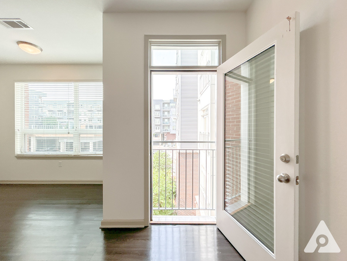 Denver Apartment - Juliet Balcony