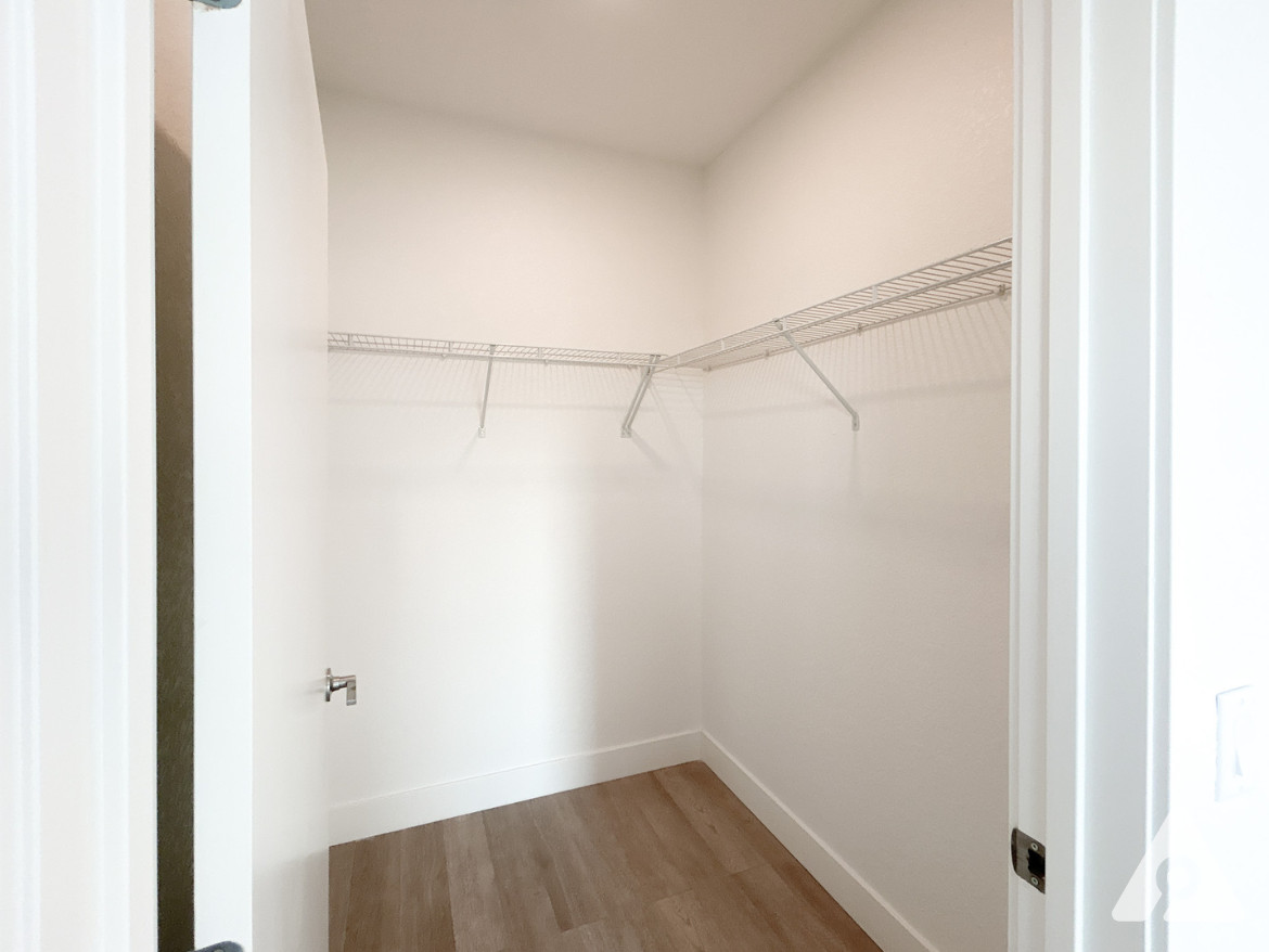 Denver Apartment - Walk-in Closet with Built-In Shelves