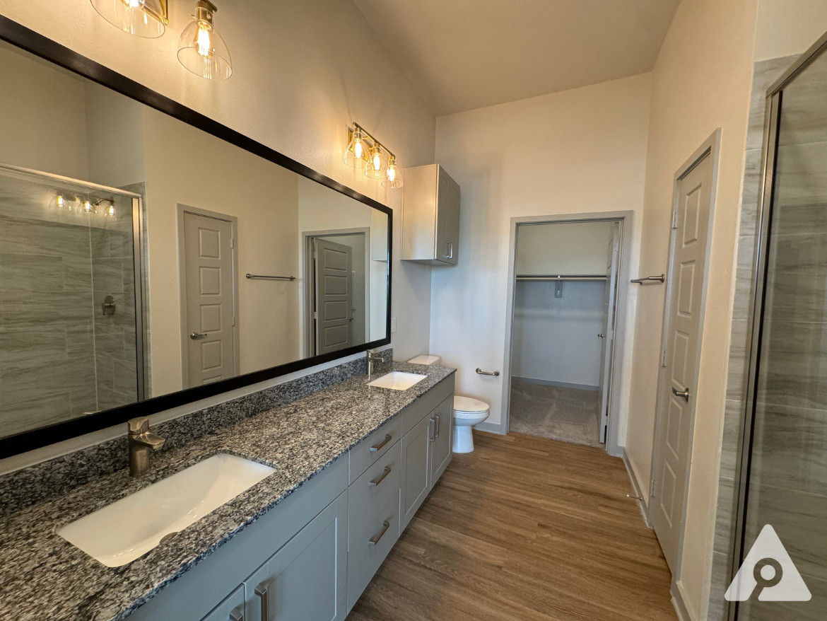 North Fort Worth Apartment Bathroom