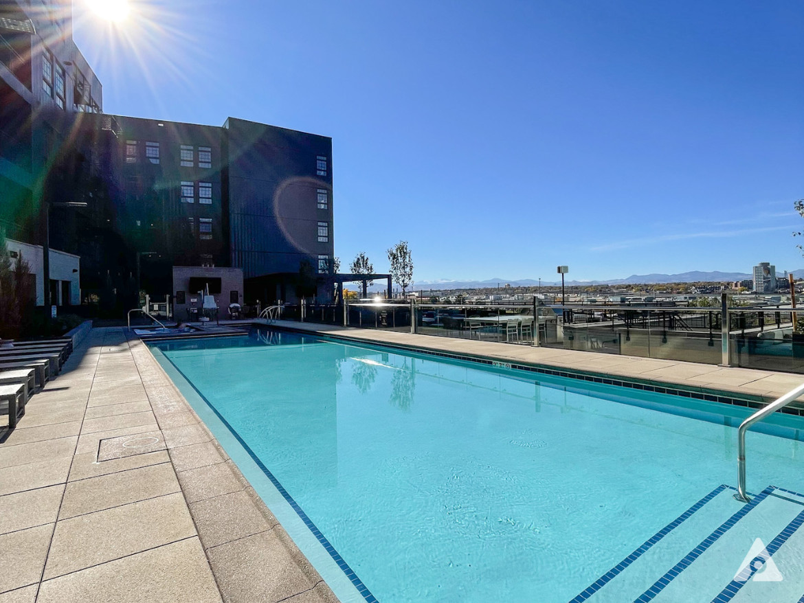 Denver Apartment - Rooftop Pool