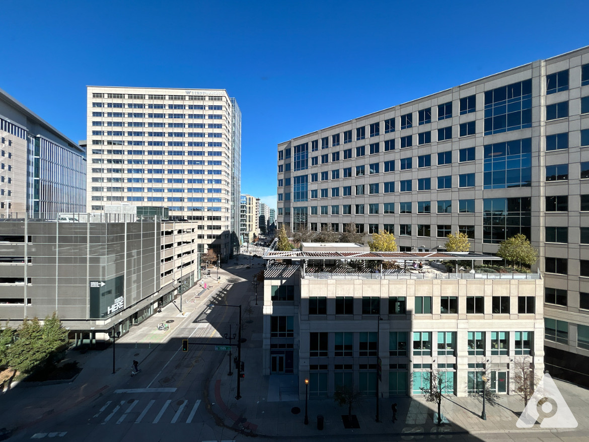 Denver Apartment - Skyline View