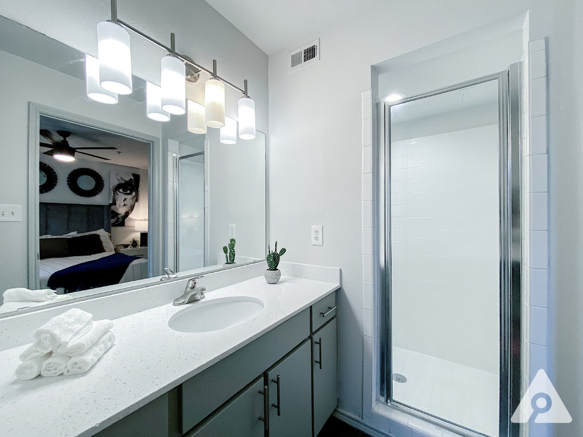 San Antonio Apartment - Bathroom