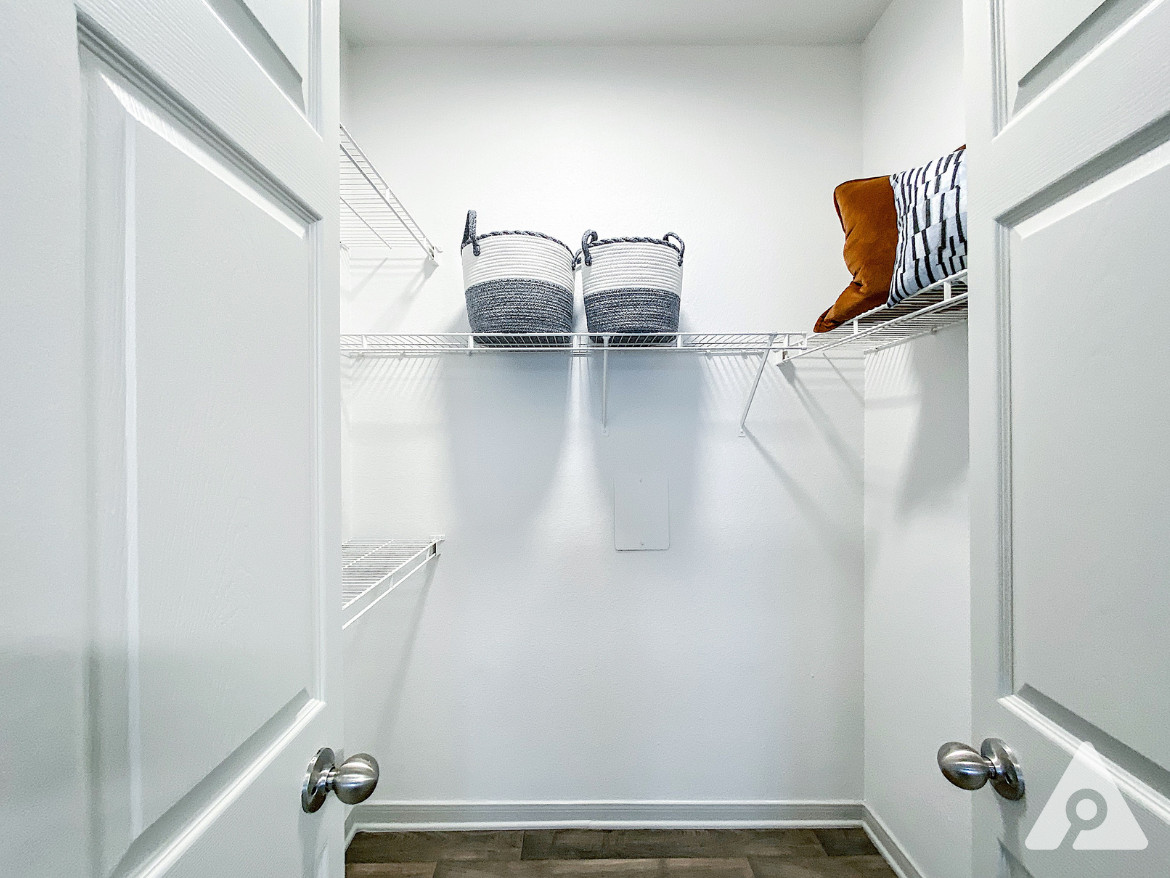 San Antonio Apartment - Closet