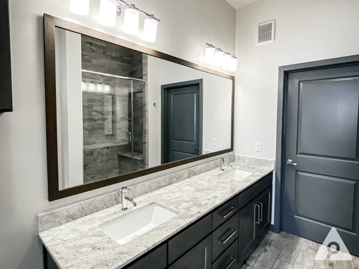 Fort Worth Apartment - Bathroom