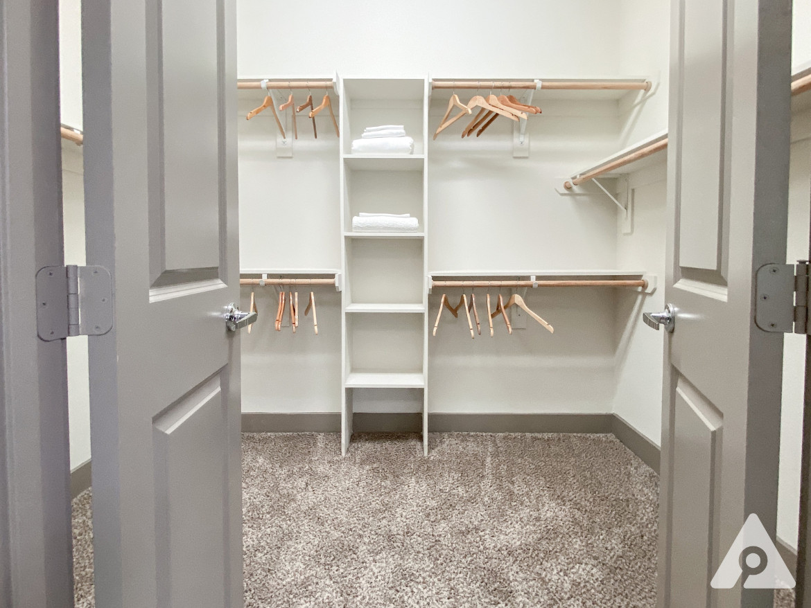 San Antonio Apartment - Closet