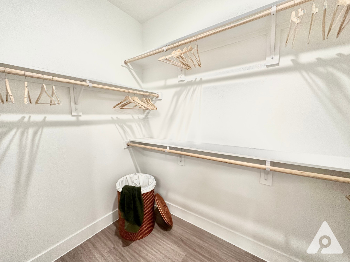 San Antonio Apartment - Closet