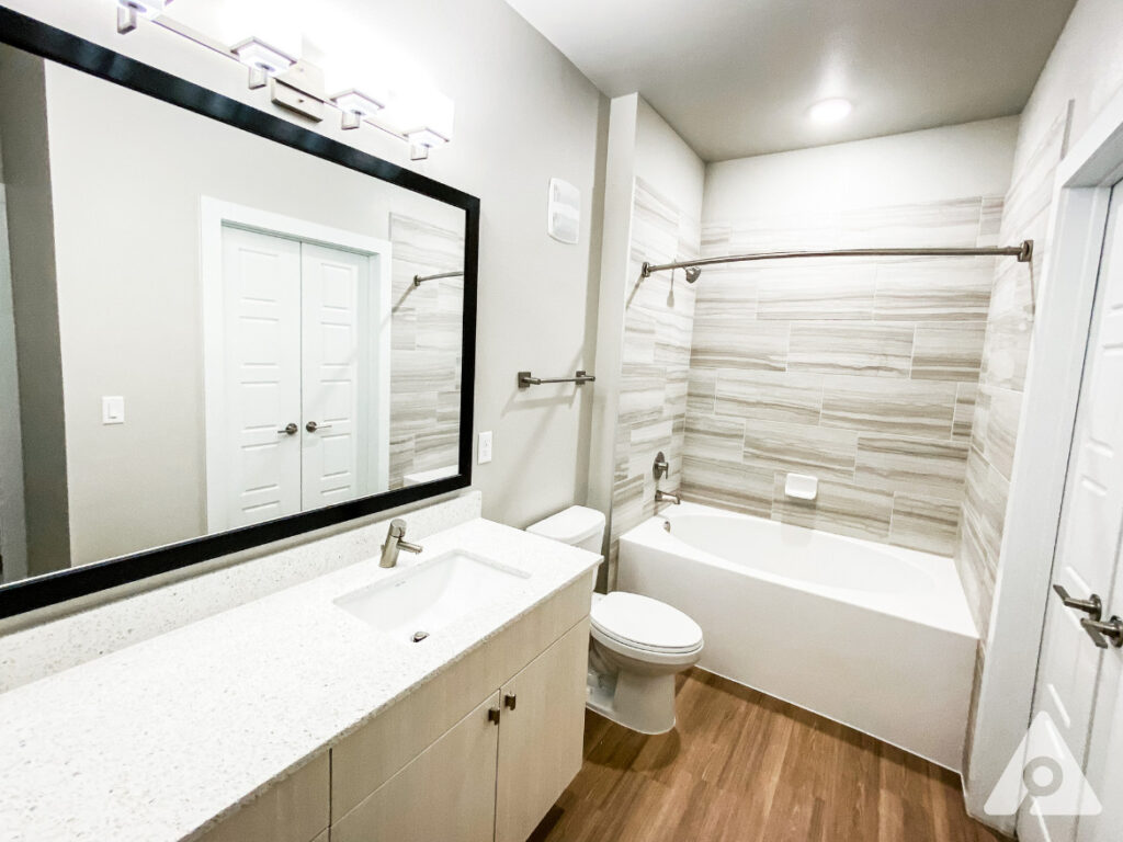 River East Apartment Bathroom