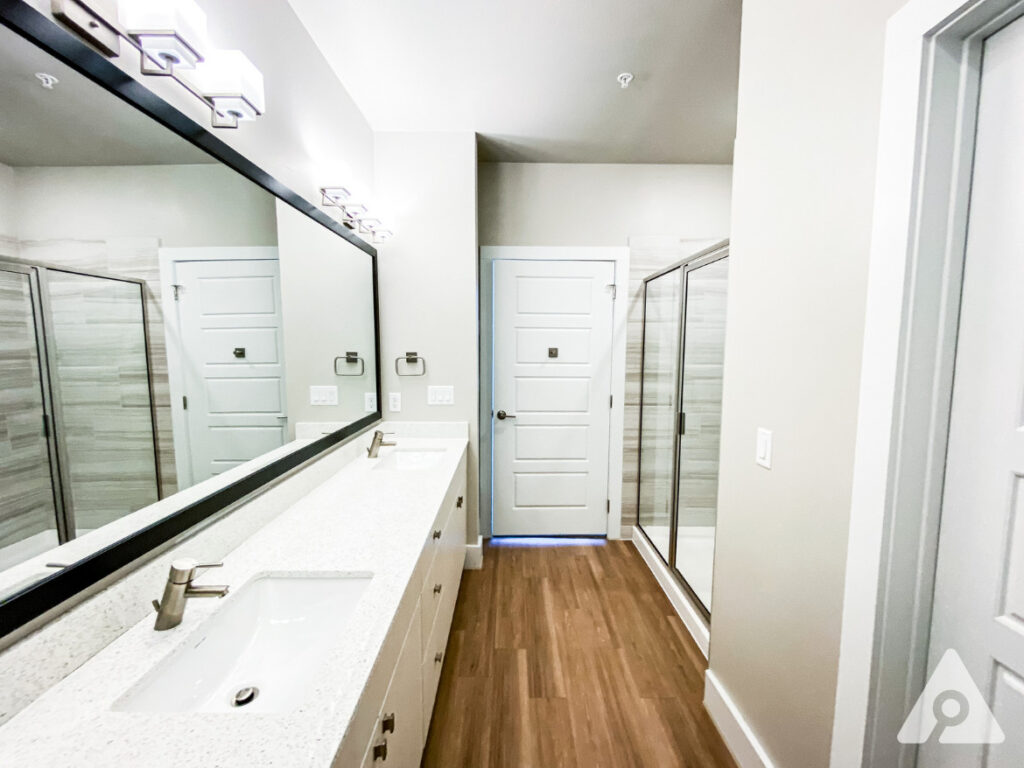 River East Apartment Bathroom