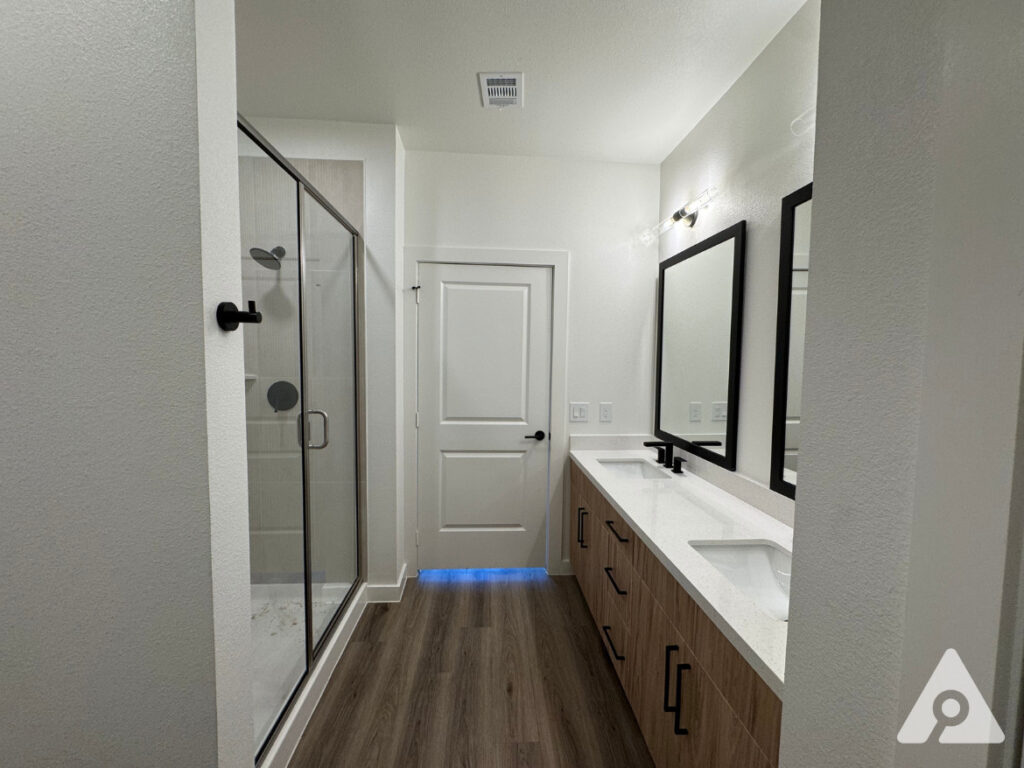 Saginaw Apartment bathroom