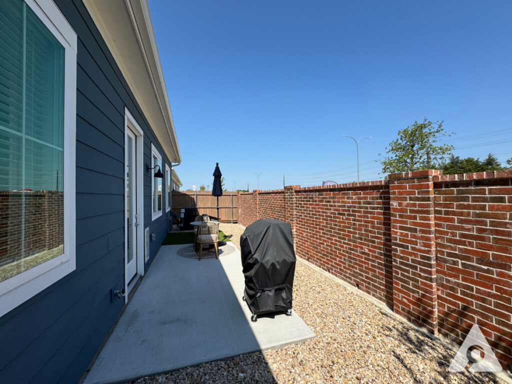 Keller Apartment Yard