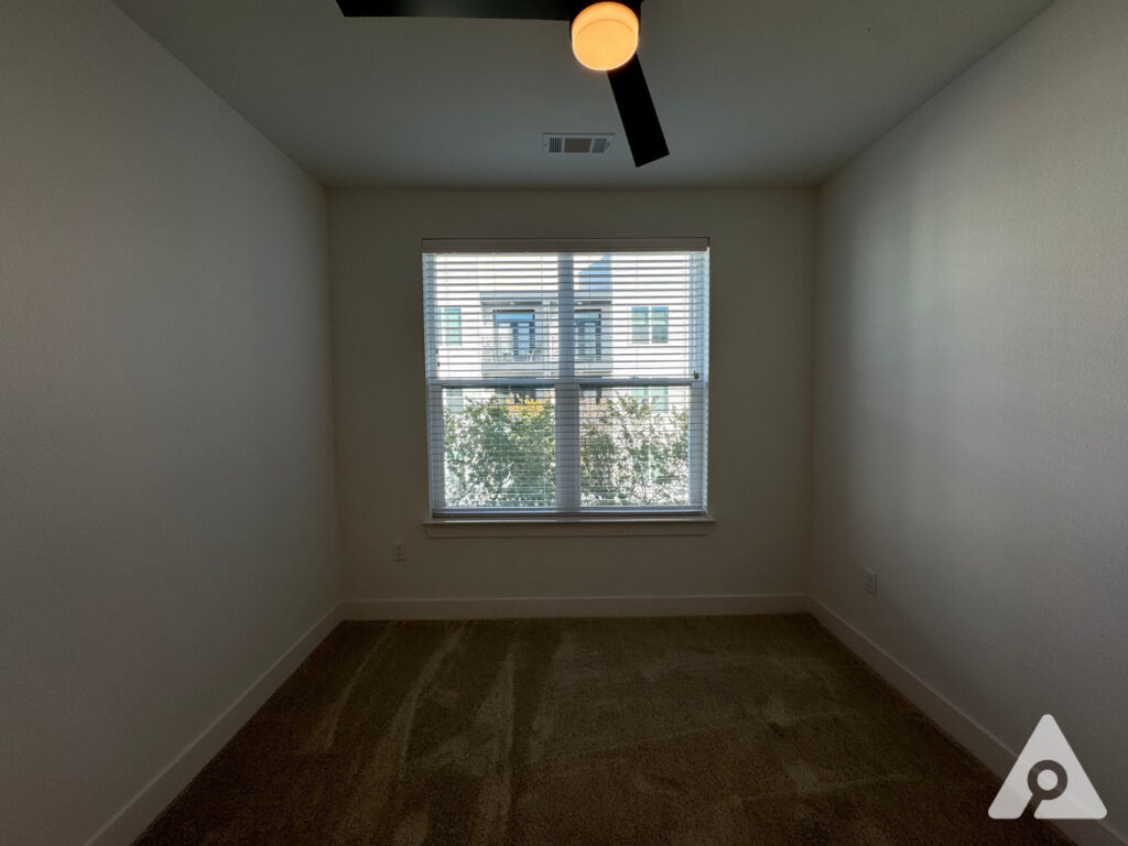 Downtown Apartment Room