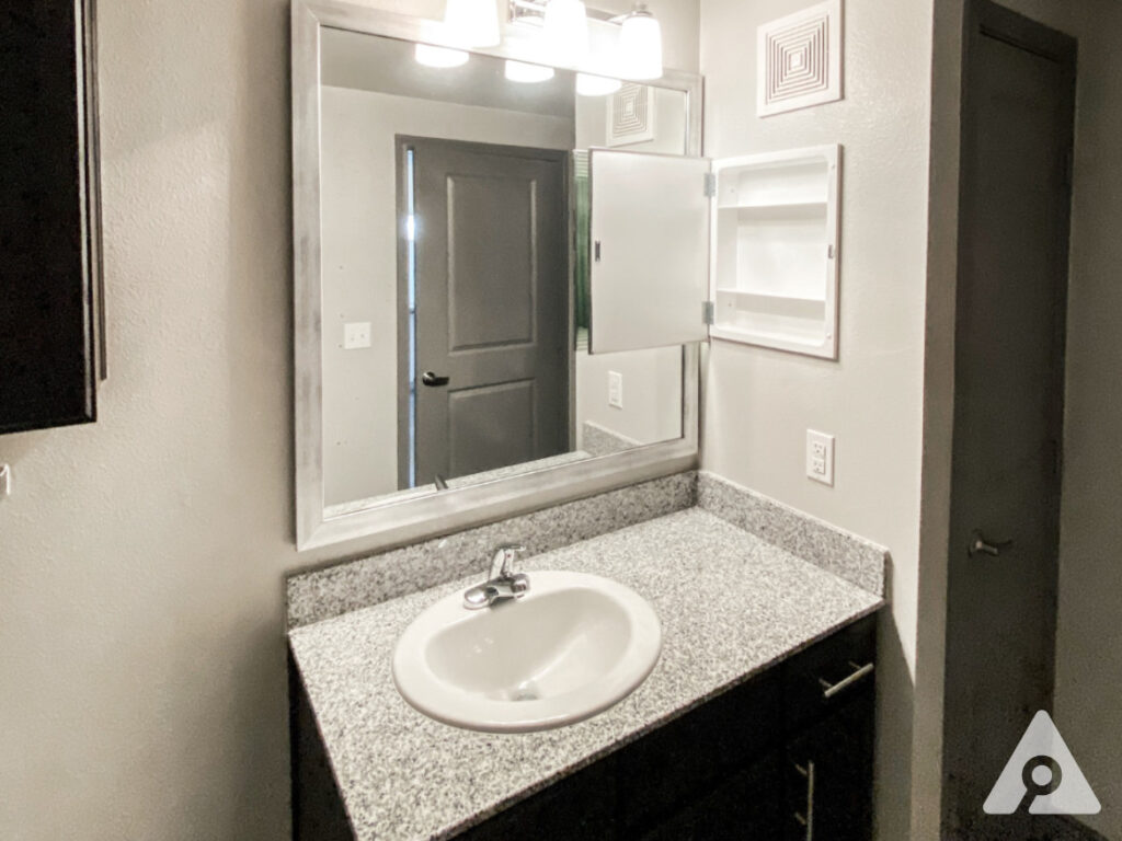 South Main Apartment Bathroom