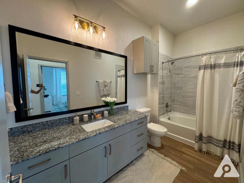 North Worth Apartment Bathroom