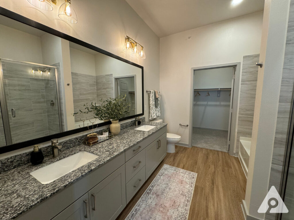 North Worth Apartment Bathroom
