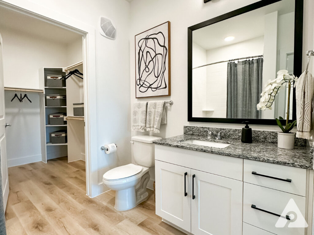Fossil Creek Apartment Bathroom
