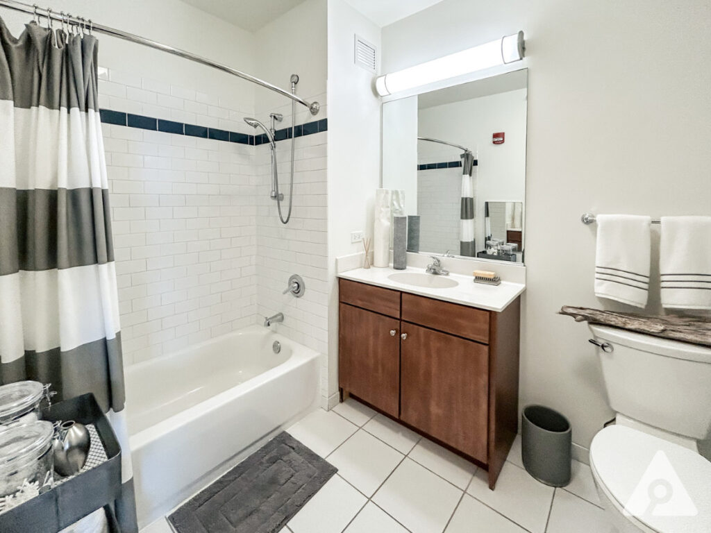 Chicago Apartment bathroom