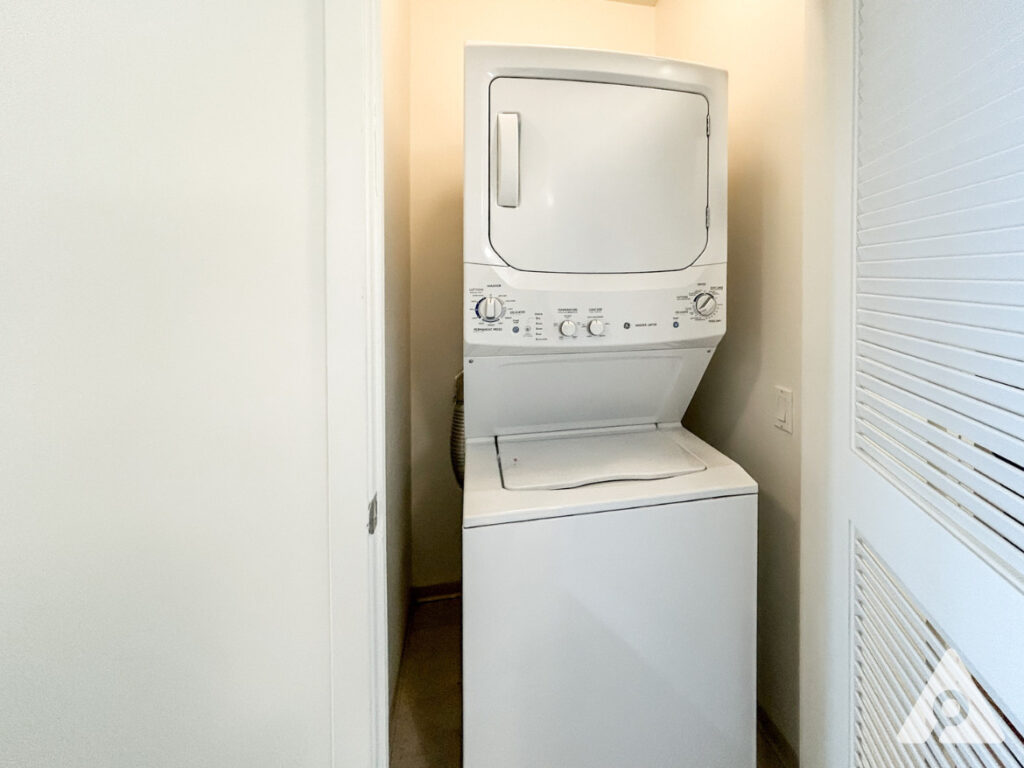 Chicago Apartment in-unit laundry