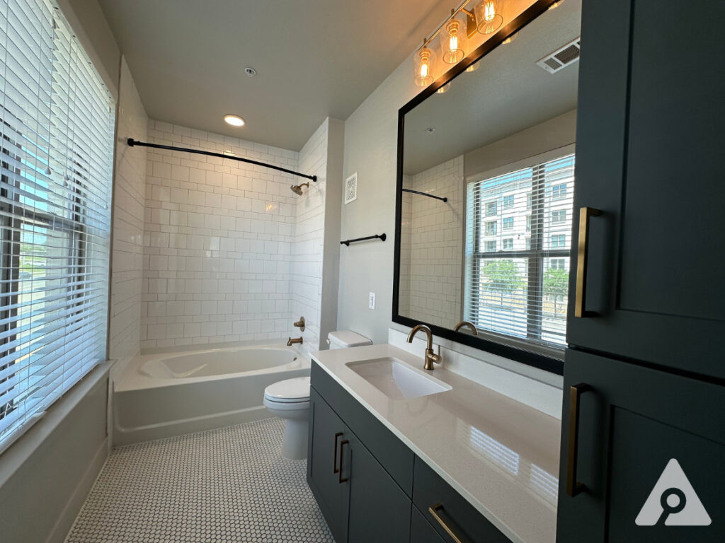 Dallas Apartment Secondary Bathroom