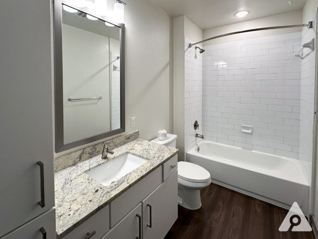 Houston Apartment - Bathroom