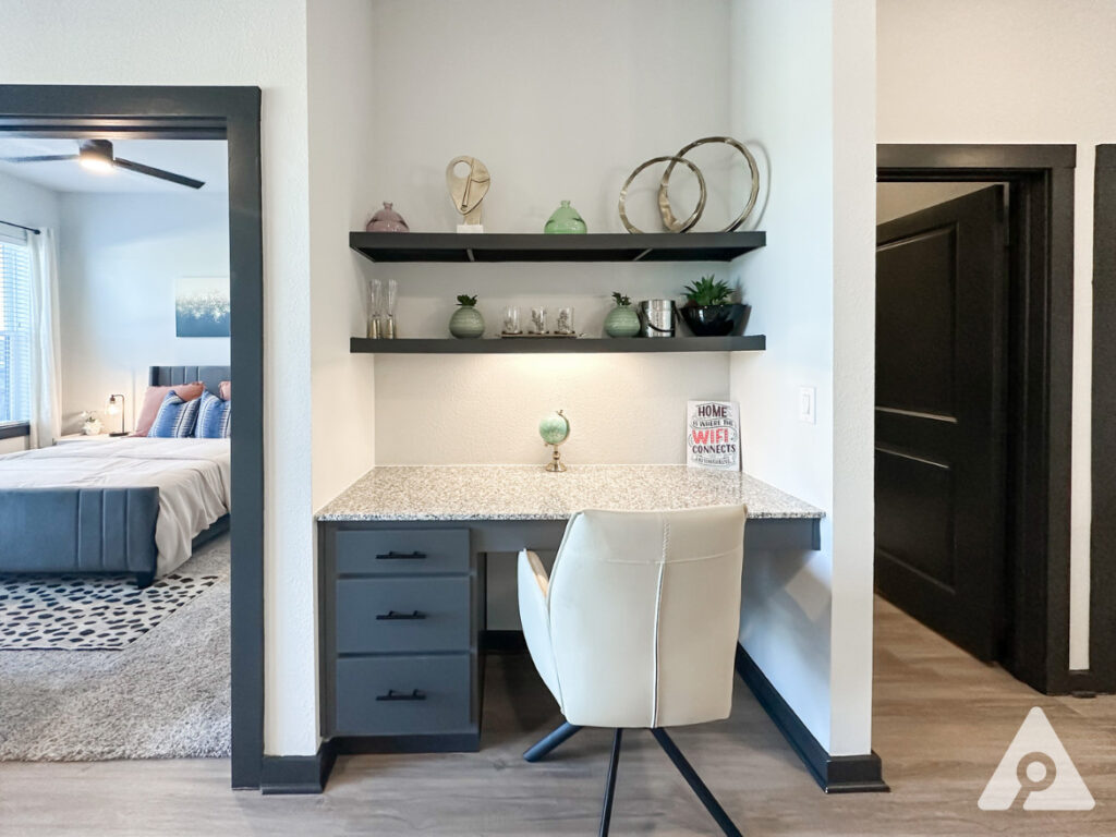 Houston Apartment - Built In