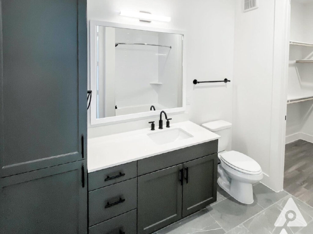 Dallas Apartment Bathroom