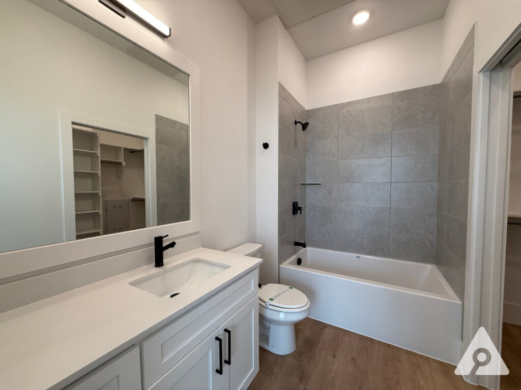 Dallas Apartment Bathroom