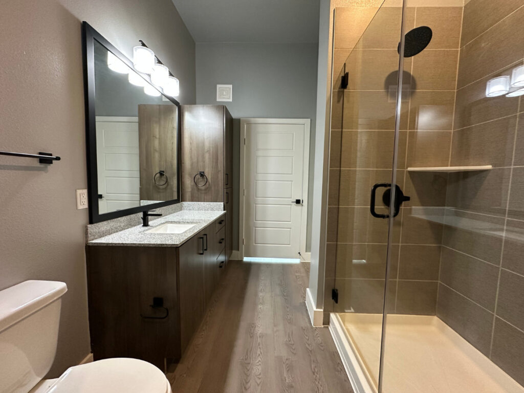 Dallas Apartment Bathroom