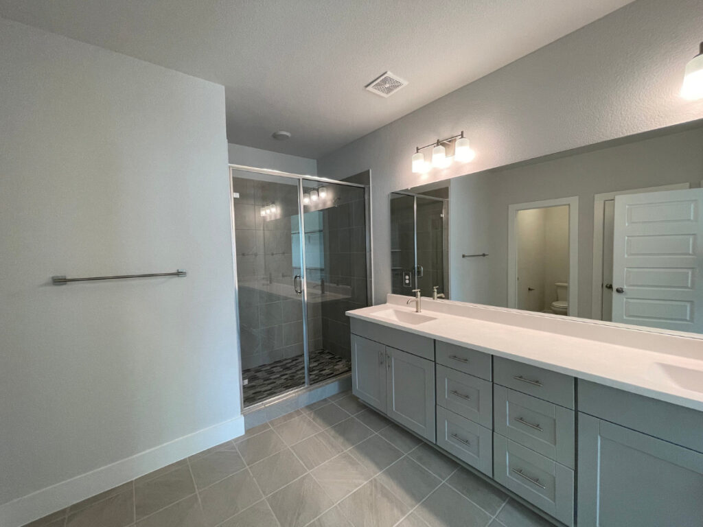 Dallas Apartment Primary Bathroom