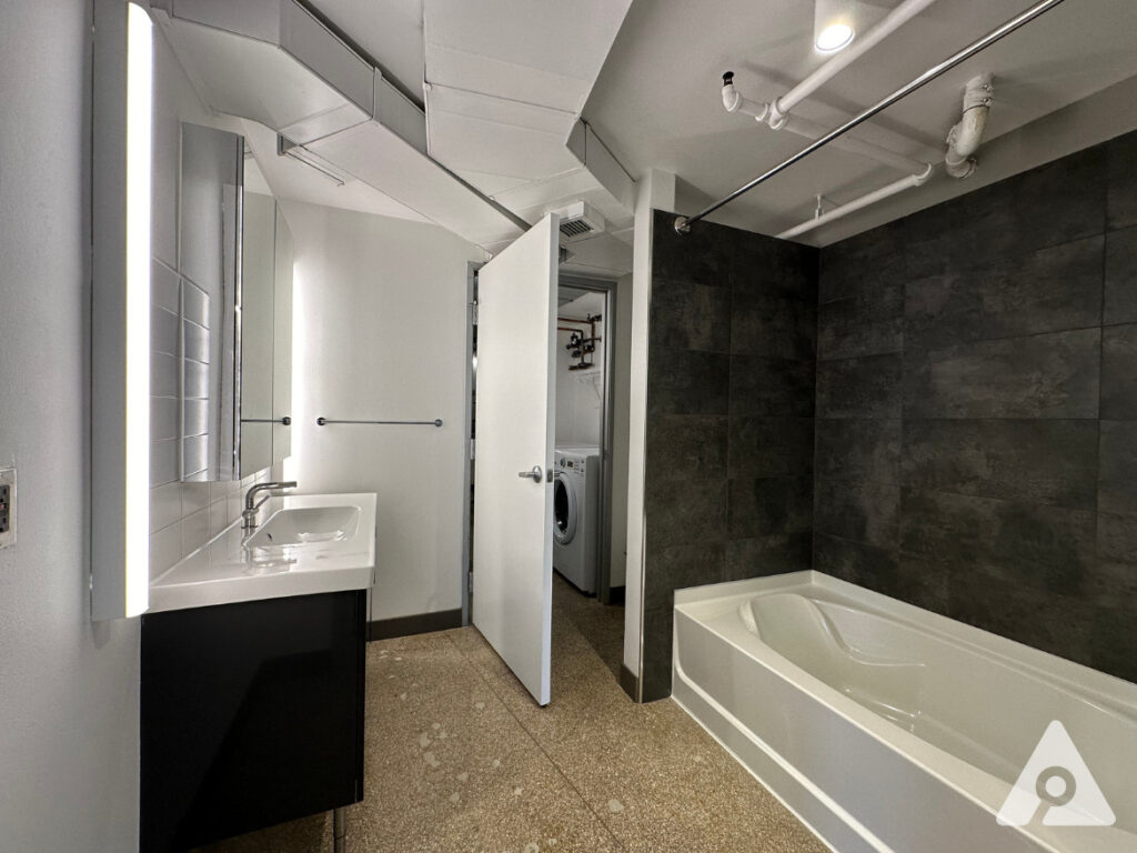 Dallas Apartment Secondary Bathroom