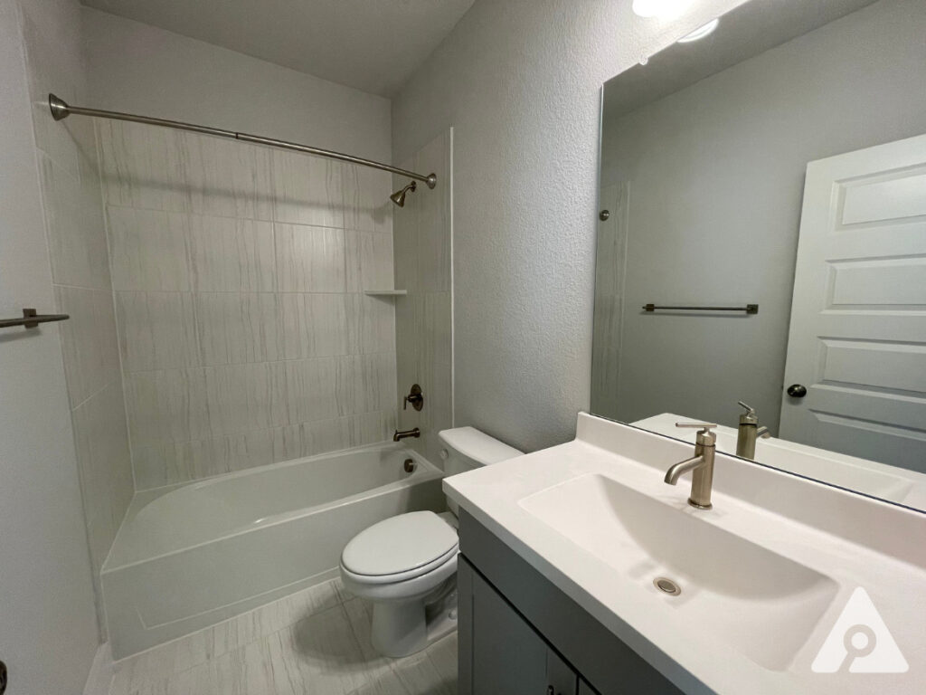 Dallas Apartment Secondary Bathroom
