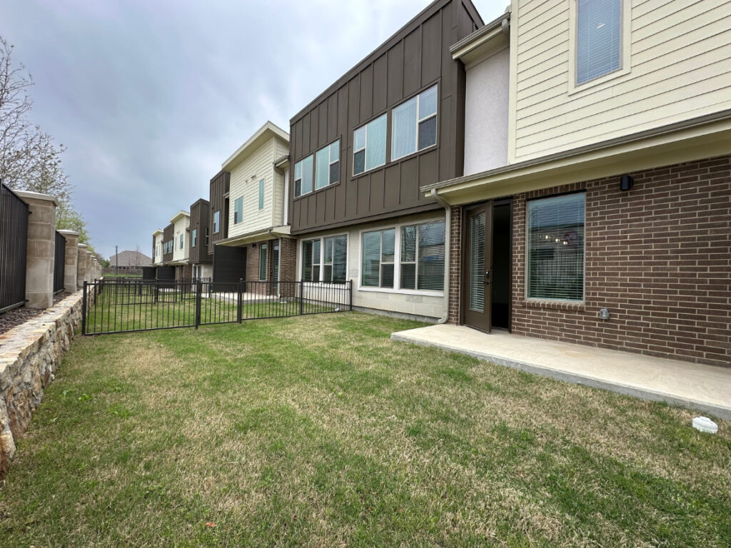 Dallas Apartment Yard
