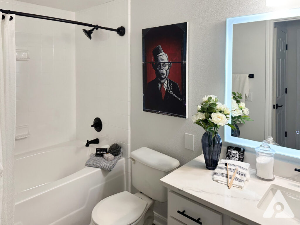 Houston Apartment - Primary Bathroom