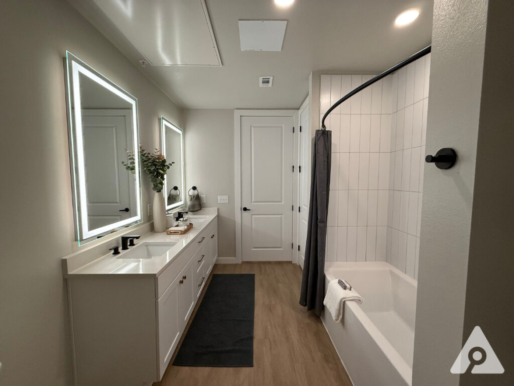 Downtown Fort Worth Apartment Bathroom