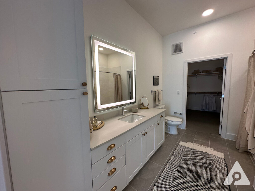 Central Austin Apartment bathroom