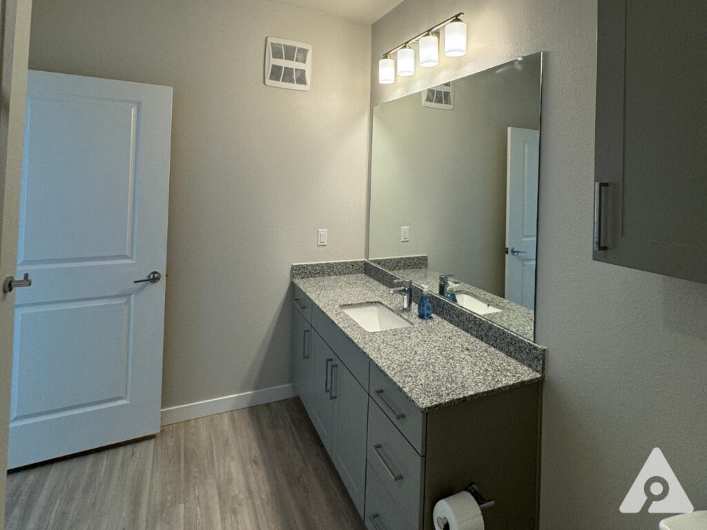Houston Apartment - Bathroom