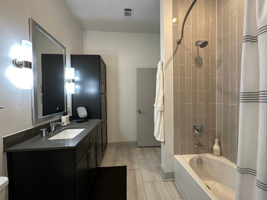 Dallas Apartment Bathroom