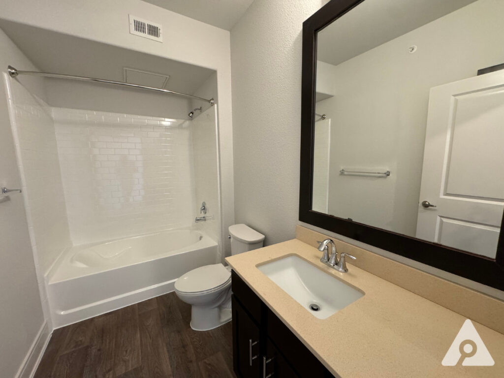 Fort Worth Apartment - Bathroom