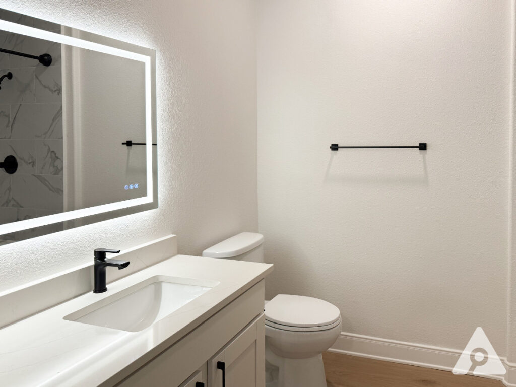 Houston Apartment - Bathroom