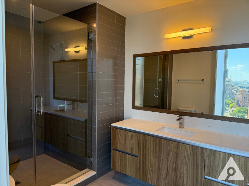 Houston Apartment - Bathroom