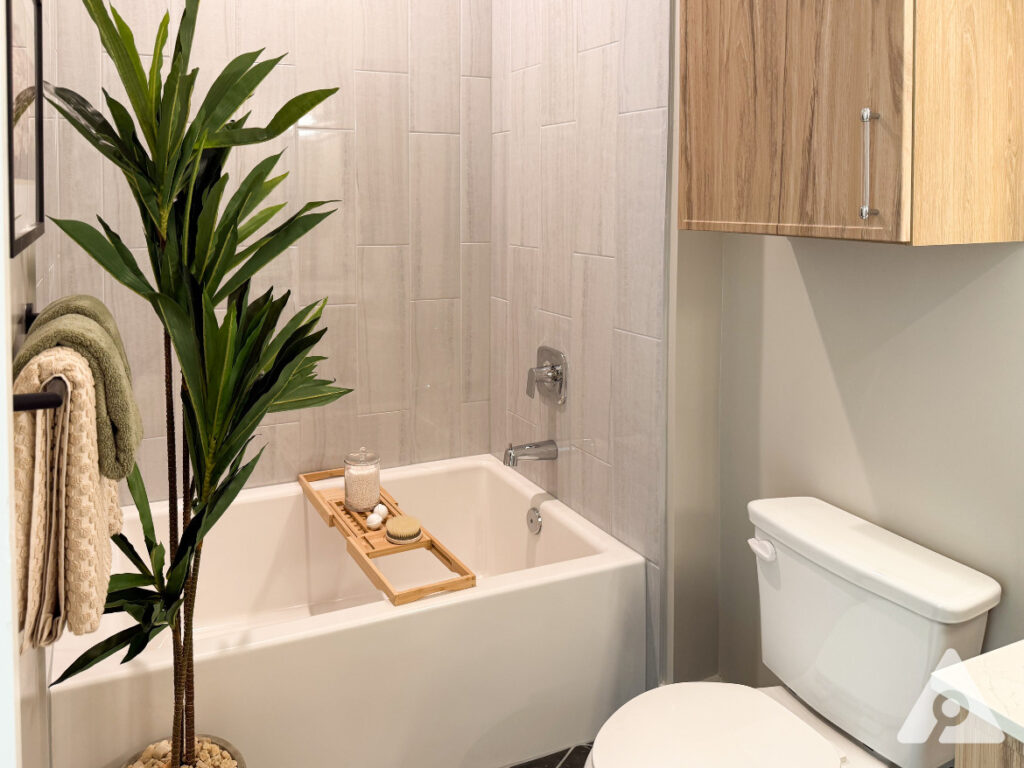 Houston Apartment - Primary Bathroom