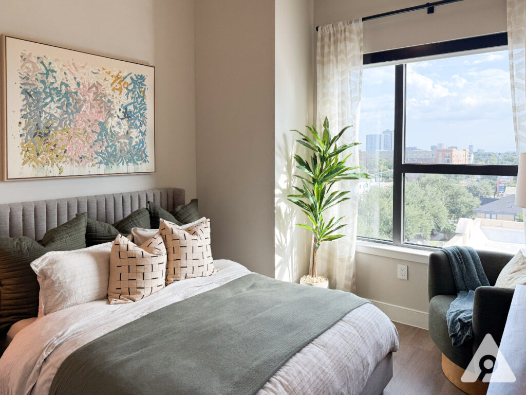 Houston Apartment - Secondary Bedroom