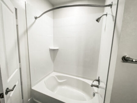 Fort Worth Apartment - Bathroom