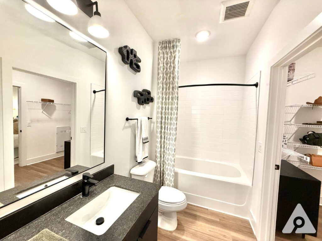 Nashville Apartment - Bathroom