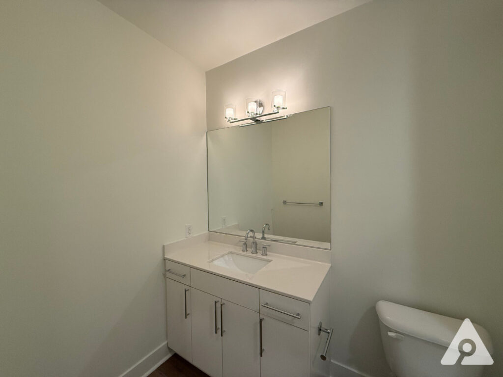 Nashville Apartment - Bathroom