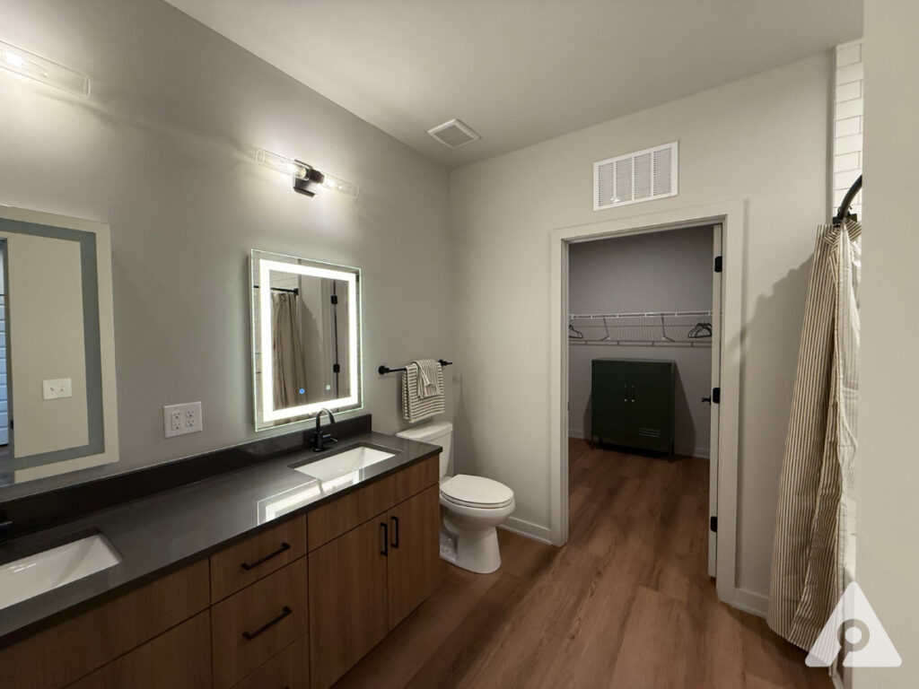 Nashville Apartment - Bathroom